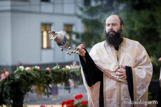 Seminarul de la Mănăstirea Neamț și-a cinstit ocrotitorul. PS Damaschin: „Dacă vrem o viață veșnică deplină, să trăim cinstiți și cuminți încă de aici, de pe pământ!”