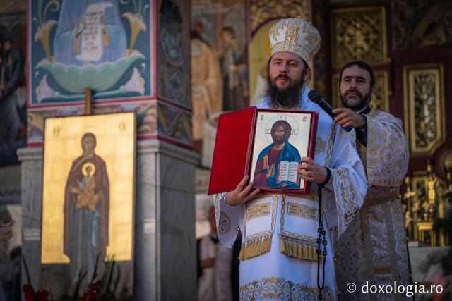 Seminarul de la Mănăstirea Neamț și-a cinstit ocrotitorul. PS Damaschin: „Dacă vrem o viață veșnică deplină, să trăim cinstiți și cuminți încă de aici, de pe pământ!”