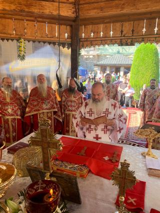 Episcopul Hușilor a slujit la hramul Mănăstirii Secu