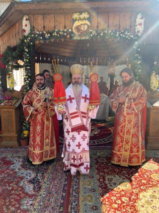 Episcopul Hușilor a slujit la hramul Mănăstirii Secu