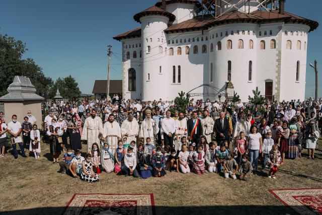 (Video) Parohia Sfântul M. Mc. Gheorghe din Rădeni în haină de sărbătoare
