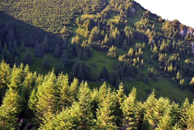 Muntele Ceahlău în zi de sărbătoare: Praznicul Schimbării la Față a Domnului Hristos la mănăstirea situată la cota 1800