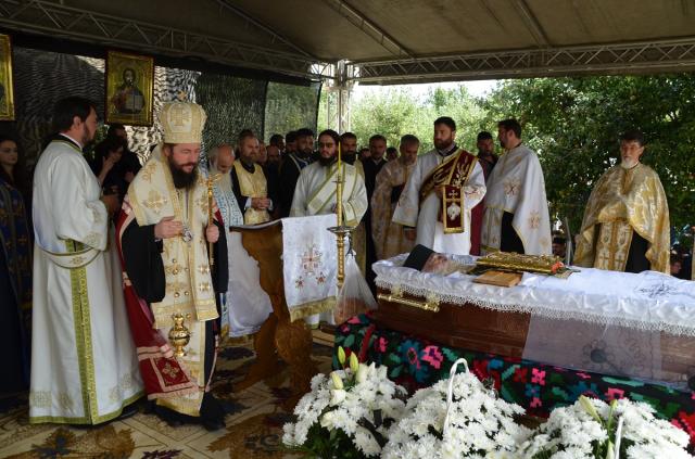 Părintele Alexandru Argatu, ctitor a numeroase locașuri de cult, a fost condus pe ultimul drum