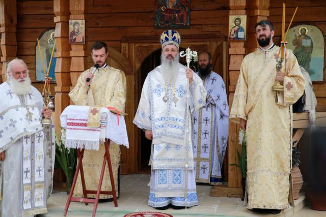 Slujire arhierească la Mănăstirea Cozancea: „Maica Domnului este cinstită ca o prezență permanentă”