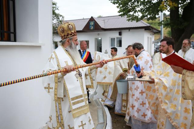 Biserica Parohiei Pocreaca, veche de peste 160 de ani, a fost resfințită