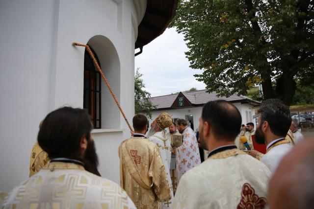 Biserica Parohiei Pocreaca, veche de peste 160 de ani, a fost resfințită