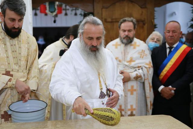 Biserica Parohiei Pocreaca, veche de peste 160 de ani, a fost resfințită