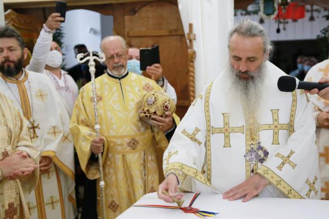 (Video) Părintele Mitropolit Teofan a resfințit Biserica Parohiei Pocreaca