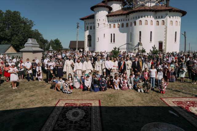 Un nou centru parohial la Rădeni-Neamț: „Dumnezeu nu îl lasă pe omul care se afundă în întunericul vieții”