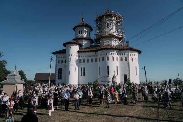Un nou centru parohial la Rădeni-Neamț: „Dumnezeu nu îl lasă pe omul care se afundă în întunericul vieții”