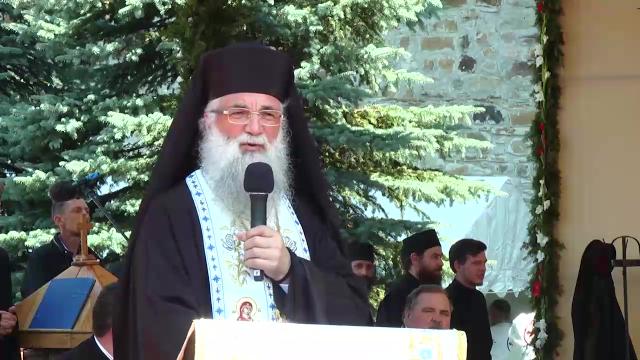 (Video) „Să ne așezăm sub ocrotirea Maicii Domnului și vom simți bunătatea ei acoperindu-ne viața” – Arhimandritul Melchisedec Velnic
