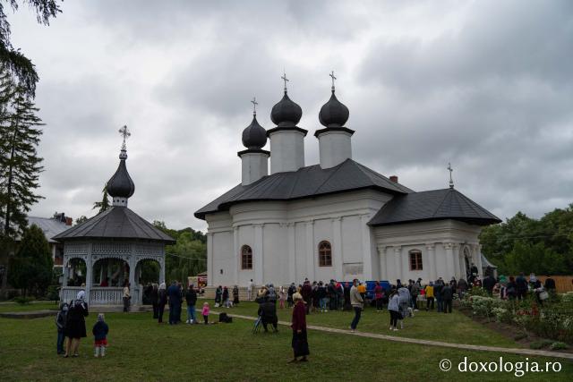 (Foto) Mănăstirea Vorona, în straie de sărbătoare – 8 septembrie 2020