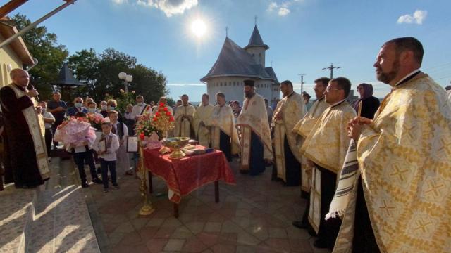 Aşezământul social-cultural al Parohiei Siretu a fost sfinţit