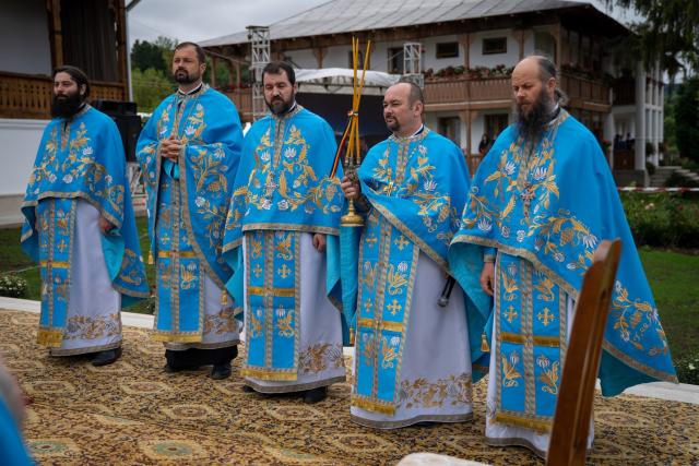 Hram la Vorona: „Faptele noastre pot să-L nască pe Hristos în inimile oamenilor sau pot să-L alunge”