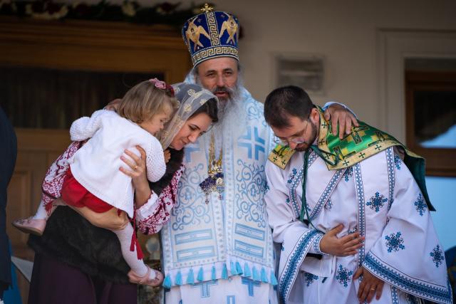 Hram la Vorona: „Faptele noastre pot să-L nască pe Hristos în inimile oamenilor sau pot să-L alunge”