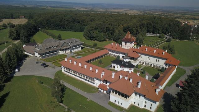 (Video) Mănăstirea Brâncoveanu, Sâmbăta de Sus – loc de reculegere, mângâiere şi întărire duhovnicească