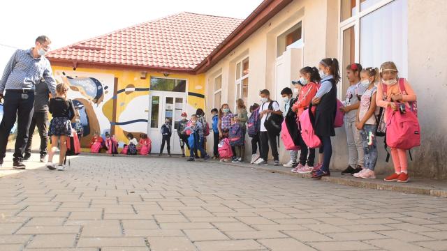 „Cutia cu Papucei pentru Ei” sau cum să pășești cu încredere în noul an școlar