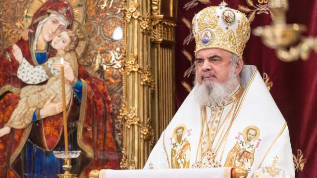 Părintele Patriarh Daniel: „Cei care nu au copii să înfieze sau să ajute familiile sărace a căror unică bogăție sunt copiii mulți”