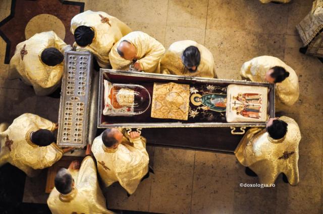 Hram 2020: Când va fi scoasă racla cu moaștele Sfintei Cuvioase Parascheva din Catedrala Mitropolitană?