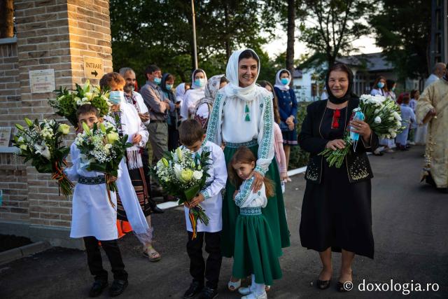 Ansamblu parohial impresionant, sfințit de IPS Părinte Mitropolit Teofan la Bucecea