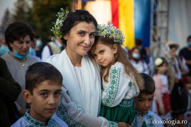 Ansamblu parohial impresionant, sfințit de IPS Părinte Mitropolit Teofan la Bucecea