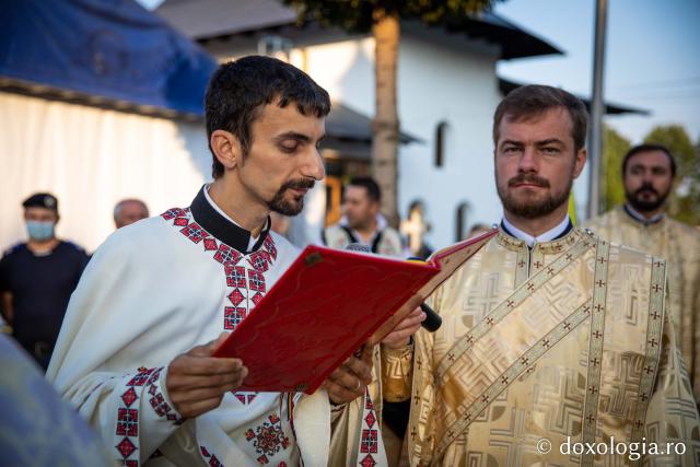 Ansamblu parohial impresionant, sfințit de IPS Părinte Mitropolit Teofan la Bucecea