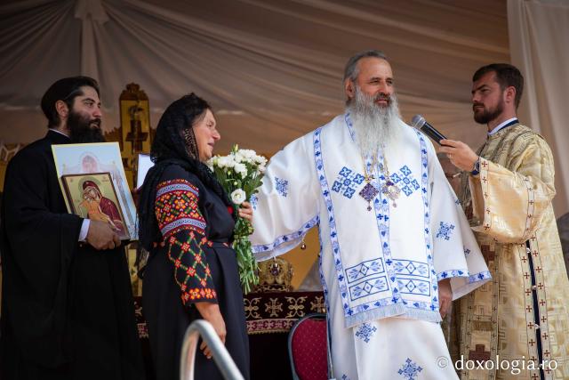 Ansamblu parohial impresionant, sfințit de IPS Părinte Mitropolit Teofan la Bucecea
