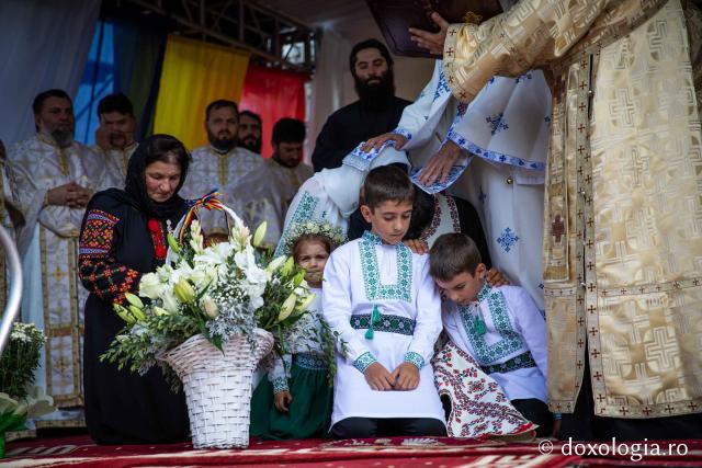 Ansamblu parohial impresionant, sfințit de IPS Părinte Mitropolit Teofan la Bucecea
