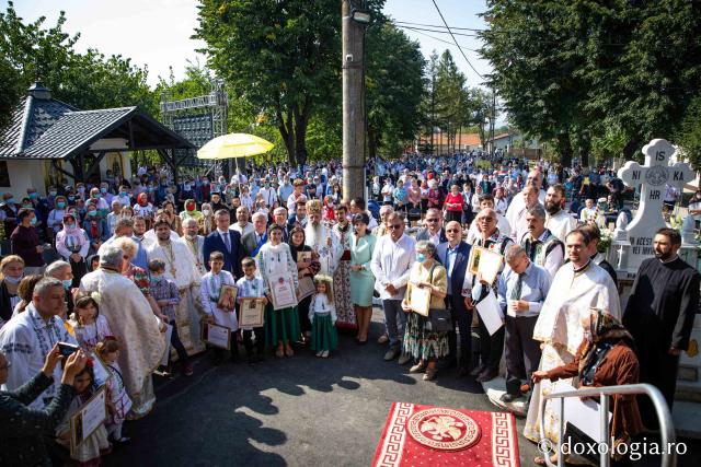 Ansamblu parohial impresionant, sfințit de IPS Părinte Mitropolit Teofan la Bucecea