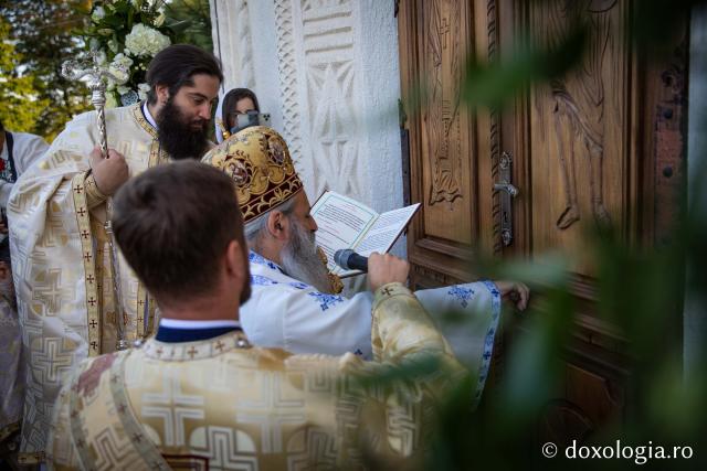 Ansamblu parohial impresionant, sfințit de IPS Părinte Mitropolit Teofan la Bucecea