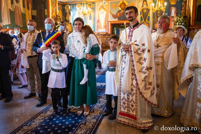 Ansamblu parohial impresionant, sfințit de IPS Părinte Mitropolit Teofan la Bucecea