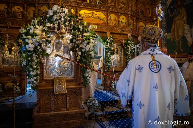 Ansamblu parohial impresionant, sfințit de IPS Părinte Mitropolit Teofan la Bucecea