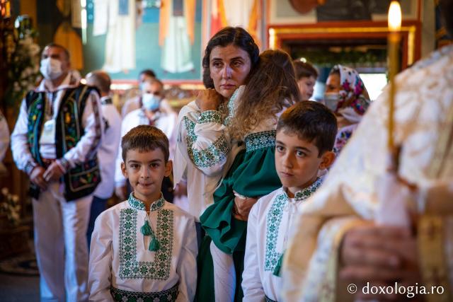 Ansamblu parohial impresionant, sfințit de IPS Părinte Mitropolit Teofan la Bucecea