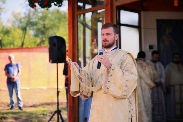 Slujbe arhierești la Parohiile Miron Costin și Albești: „Familia, în viața unui om, este ancora cea neclintită și tare”