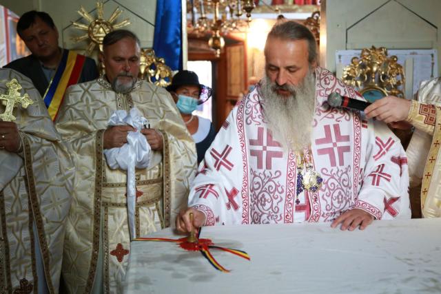 Resfințire de biserică și binecuvântări arhierești în parohiile din județele Botoșani și Iași