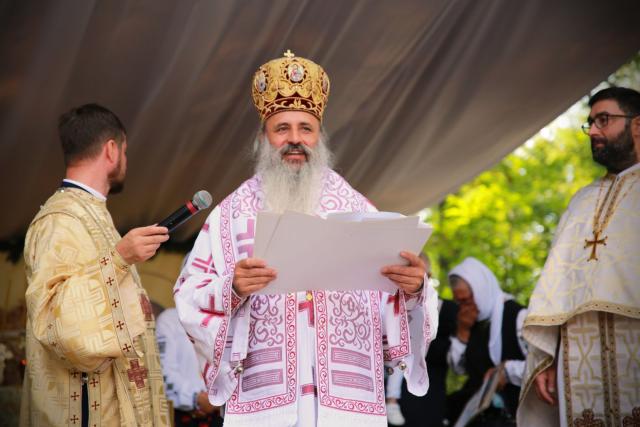 Resfințire de biserică și binecuvântări arhierești în parohiile din județele Botoșani și Iași