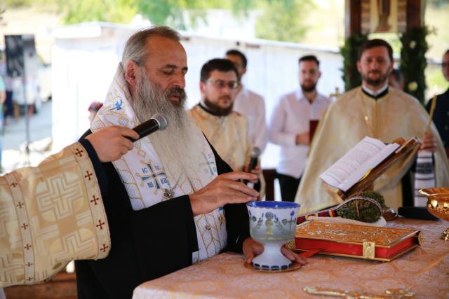 Resfințire de biserică și binecuvântări arhierești în parohiile din județele Botoșani și Iași