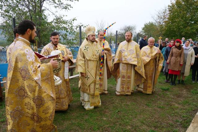 Biserica din Badicul Moldovenesc, târnosită de PS Veniamin