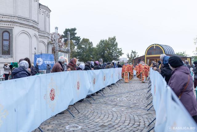 (Foto) Cum s-a văzut sărbătoarea Sfântului Dimitrie, Izvorâtorul de Mir la Patriarhie – 2020