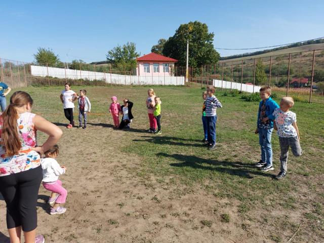 Departamentul Pro Vita și Departamentul Tabere au adus bucurie în sufletul copiilor din proiectul „Dar pentru copii”!