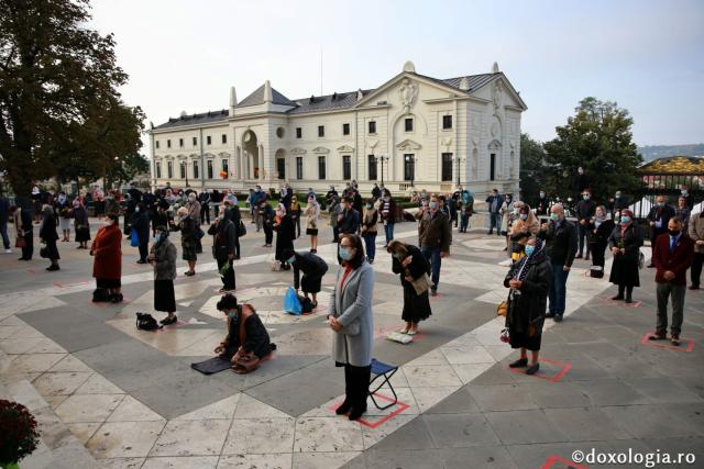 Liturghie arhierească pentru credincioșii ieșeni: „Biserica se află nu în mâna oamenilor, ci în mâna lui Dumnezeu”