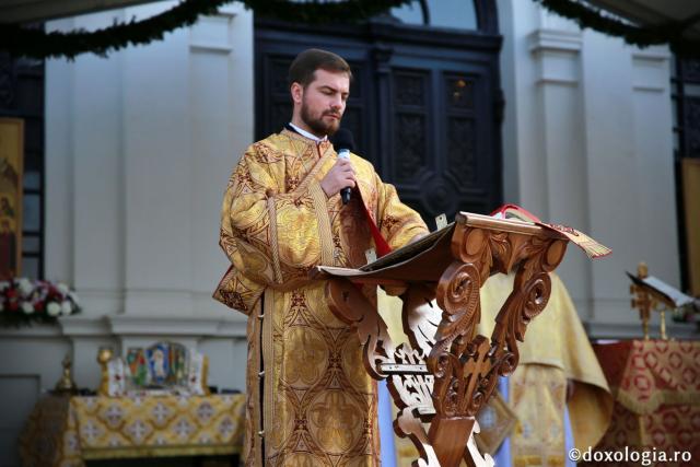 Liturghie arhierească pentru credincioșii ieșeni: „Biserica se află nu în mâna oamenilor, ci în mâna lui Dumnezeu”