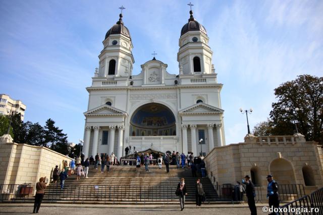 Liturghie arhierească pentru credincioșii ieșeni: „Biserica se află nu în mâna oamenilor, ci în mâna lui Dumnezeu”