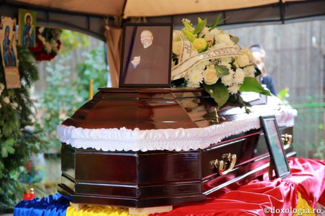Părintele Constantin Muha, slujitorul devotat al Bisericii, a fost înmormântat
