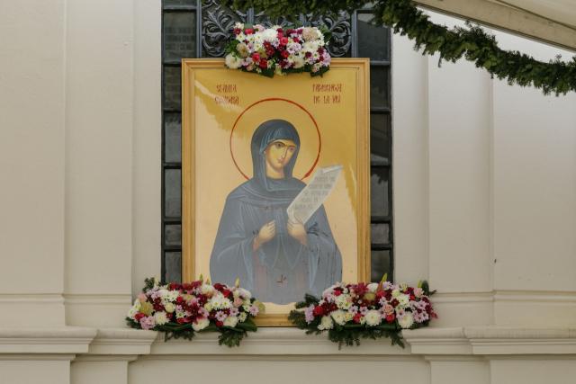 (Audio) Corul Diaconia al Arhiepiscopiei Romanului si Bacaului - Cântare închinată Sfintei Parascheva - Slava la laude glasul al II-lea plagal