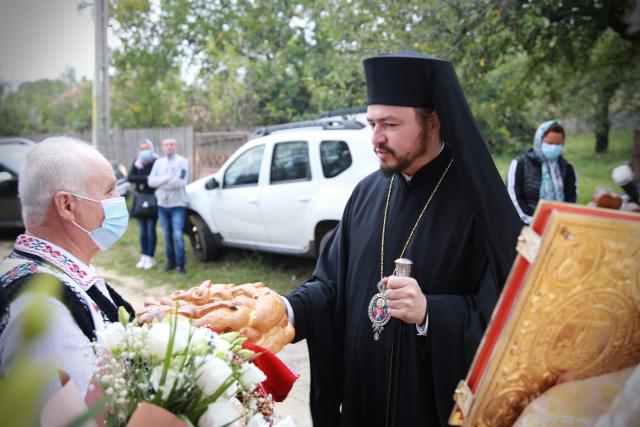 „Veșmântul liturgic” al bisericii din Recea, sfințit de PS Părinte Veniamin