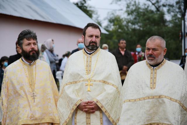 „Veșmântul liturgic” al bisericii din Recea, sfințit de PS Părinte Veniamin
