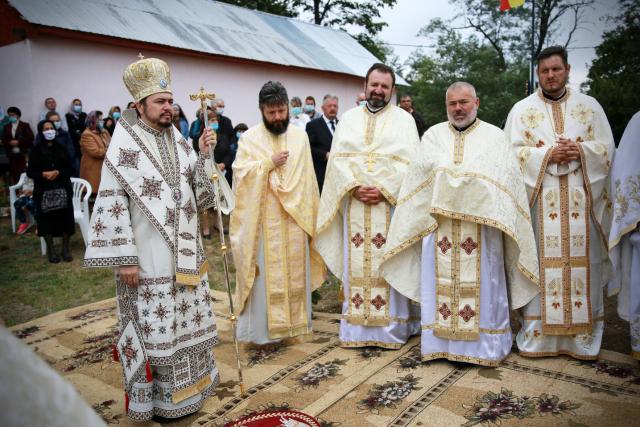 „Veșmântul liturgic” al bisericii din Recea, sfințit de PS Părinte Veniamin