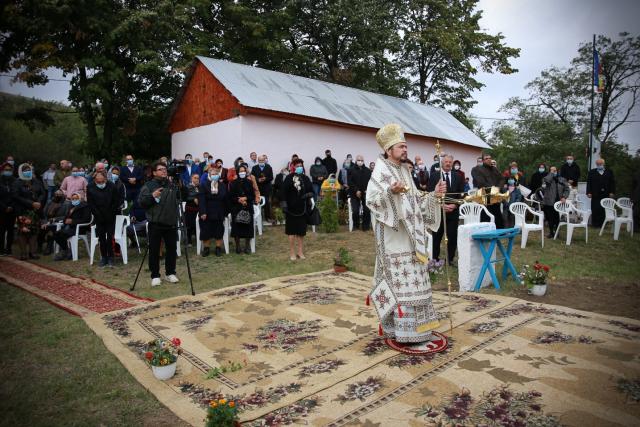 „Veșmântul liturgic” al bisericii din Recea, sfințit de PS Părinte Veniamin
