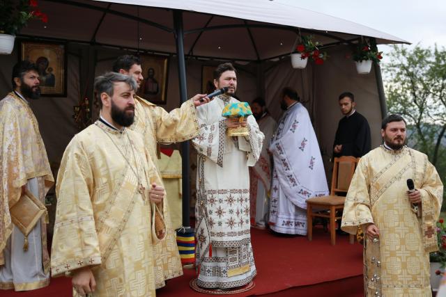„Veșmântul liturgic” al bisericii din Recea, sfințit de PS Părinte Veniamin